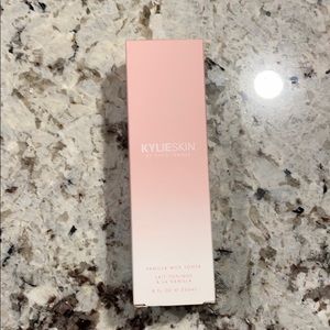 BNIB KYLIE SKIN MILK TONER